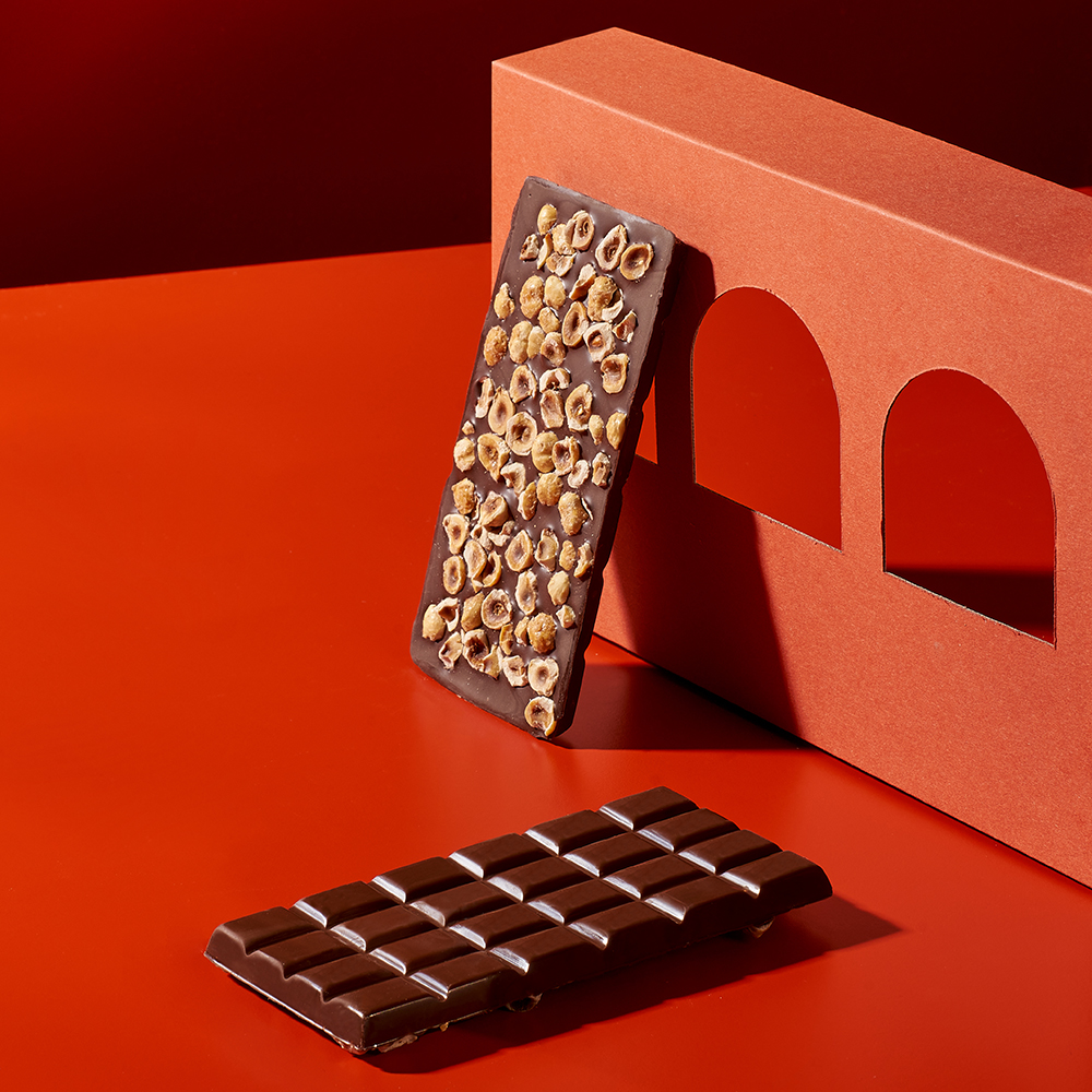 Tavoletta di Cioccolato Fondente e Nocciole Tostate 100g - immagine 2